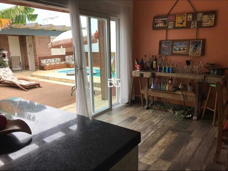 Casa com 5 quartos: 12ª foto da galeria de imagens do imóvel