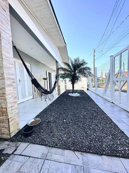 Casa de 7 dormitórios: 3ª foto da galeria de imagens do imóvel