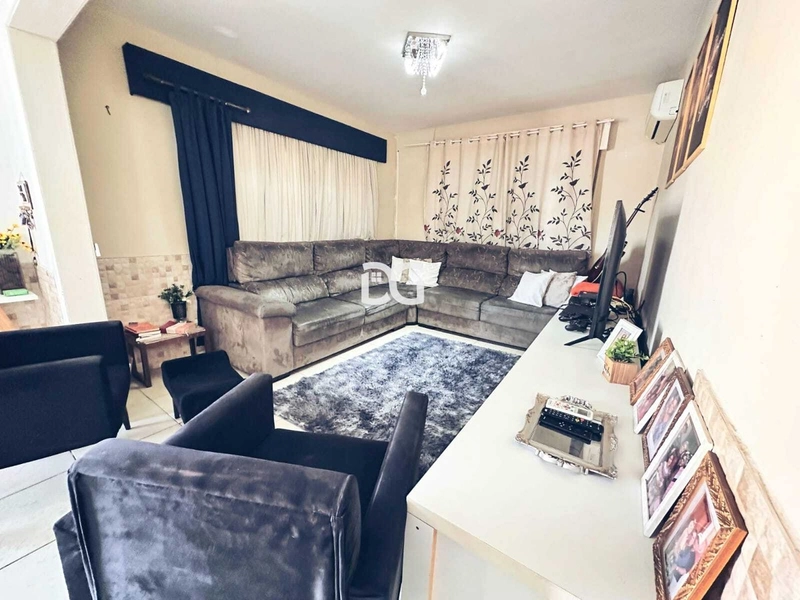 Casa de 7 dormitórios: 1ª foto da galeria de imagens do imóvel