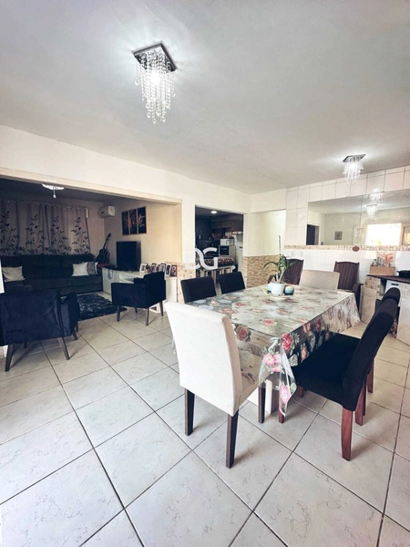 Casa de 7 dormitórios: 6ª foto da galeria de imagens do imóvel