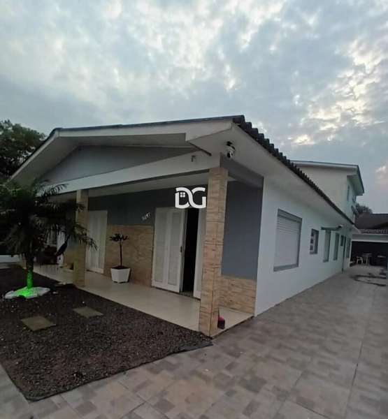 Casa de 7 dormitórios: 2ª foto da galeria de imagens do imóvel