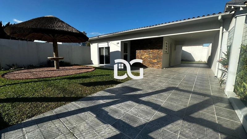 Casa 3 dorm. + anexo a 1 quadra de dstância do mar: 1ª foto da galeria de imagens do imóvel