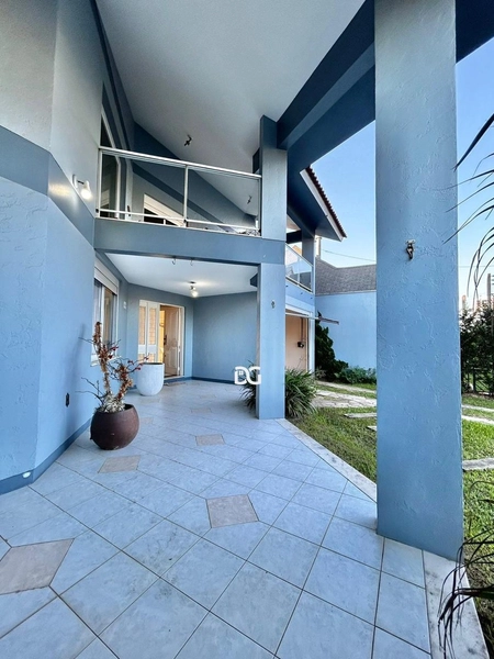Espetacular casa com 4 dorm.sendo 1 térreo. Excelente localizaçã: 3ª foto da galeria de imagens do imóvel
