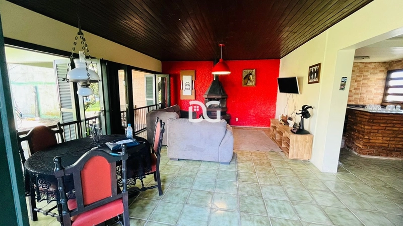 Casa de 4 dormitórios: 5ª foto da galeria de imagens do imóvel
