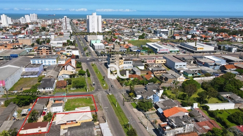 Terreno de esquina: 2ª foto da galeria de imagens do imóvel