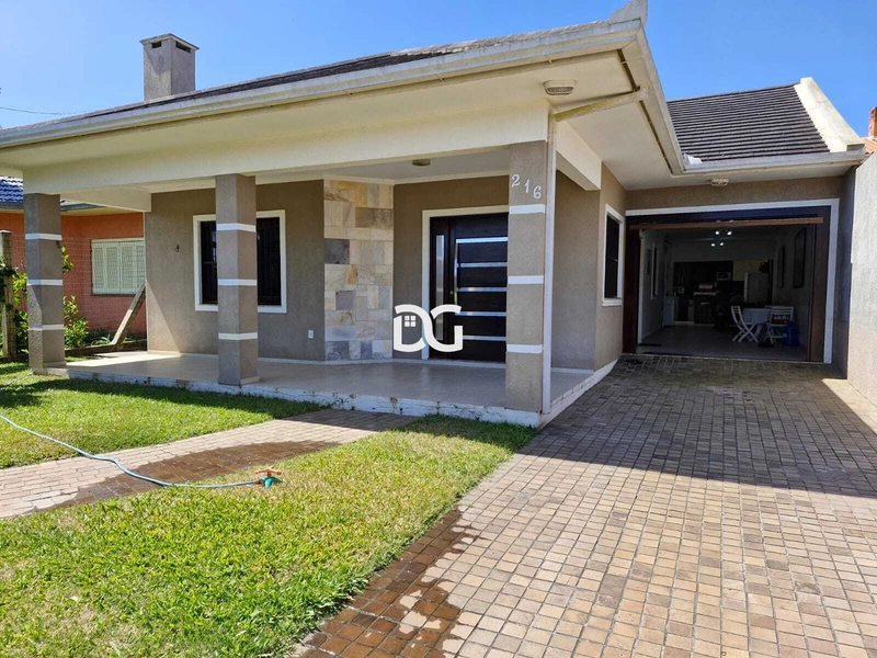Casa semimobiliada a apenas 1 quadra do mar: 2ª foto da galeria de imagens do imóvel