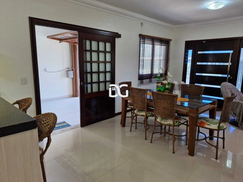Casa semimobiliada a apenas 1 quadra do mar: 10ª foto da galeria de imagens do imóvel