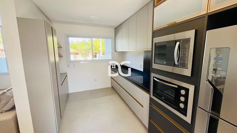 Casa com design moderno, mobiliado e decorado: 4ª foto da galeria de imagens do imóvel