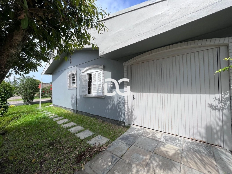Casa térrea de esquina mobiliada, situada em uma região residencial: 2ª foto da galeria de imagens do imóvel