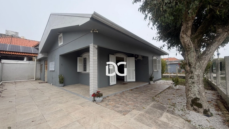 Casa térrea de esquina mobiliada, situada em uma região residencial: 4ª foto da galeria de imagens do imóvel