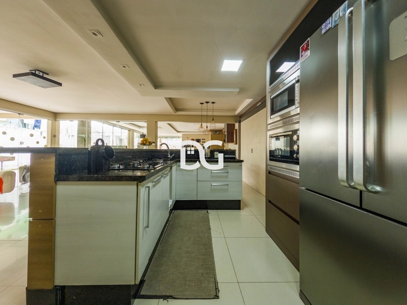 Casa e loja comercial em ótima localização: 3ª foto da galeria de imagens do imóvel