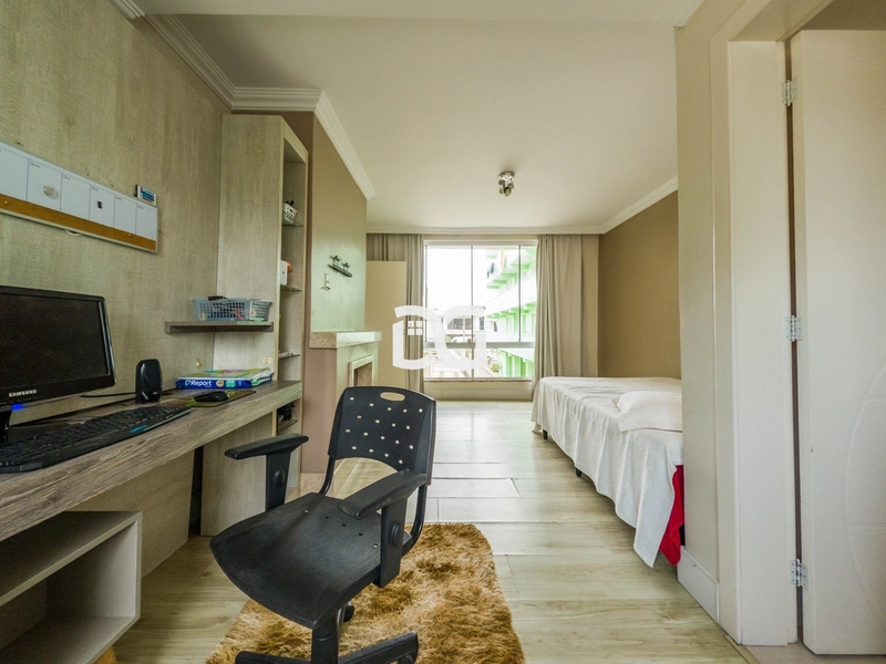 Casa e loja comercial em ótima localização: 9ª foto da galeria de imagens do imóvel
