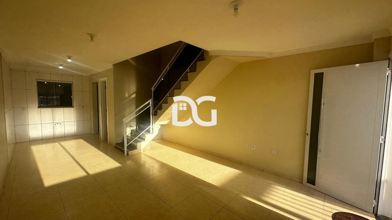 Duplex com ambientes bem distribuídos e ótima iluminação natural.: 6ª foto da galeria de imagens do imóvel