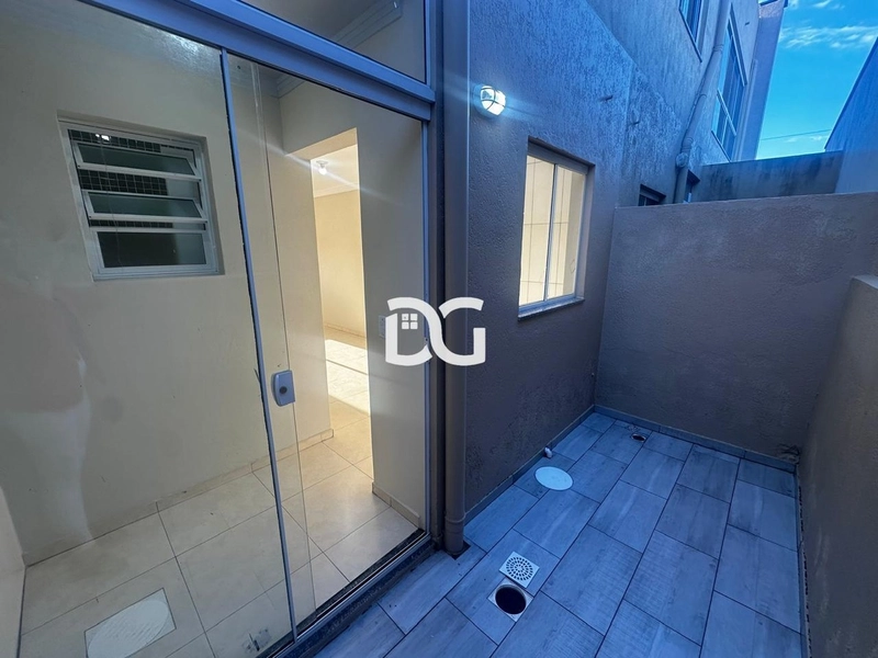Duplex com ambientes bem distribuídos e ótima iluminação natural.: 10ª foto da galeria de imagens do imóvel