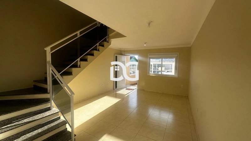 Duplex com ambientes bem distribuídos e ótima iluminação natural.: 7ª foto da galeria de imagens do imóvel