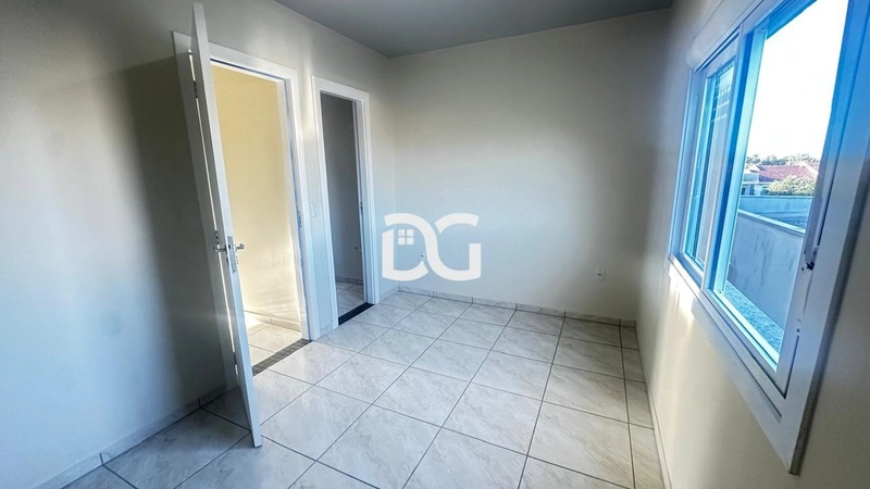 Duplex com ambientes bem distribuídos e ótima iluminação natural.: 13ª foto da galeria de imagens do imóvel