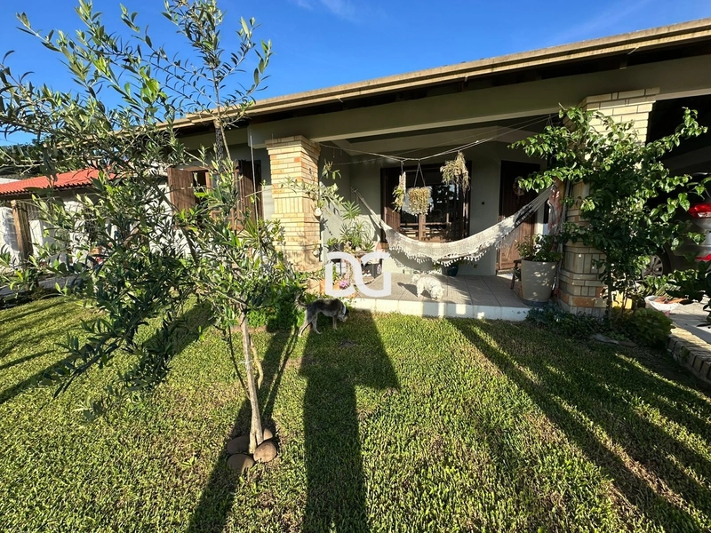Casa aconchegante com 2 dormitórios, sendo 1 suíte: 3ª foto da galeria de imagens do imóvel