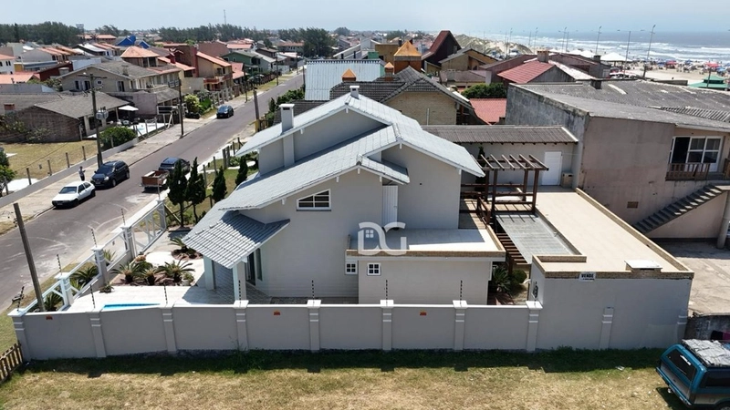 Sobrado na melhor localização de Imbé: 3ª foto da galeria de imagens do imóvel