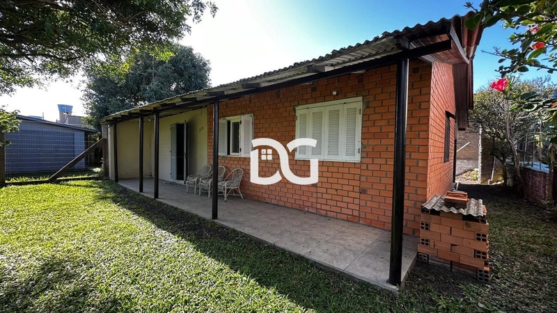 Casa ampla e bem distribuída, composta por 3 dormitórios confortáveis: 1ª foto da galeria de imagens do imóvel