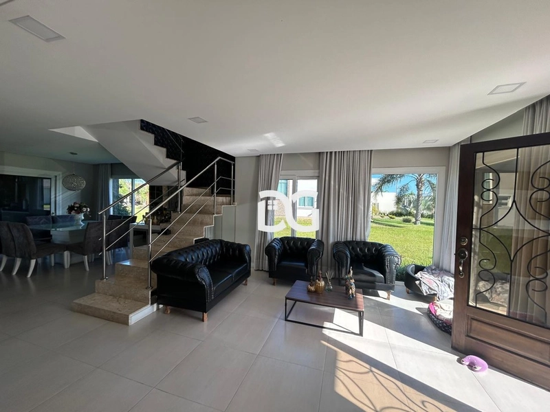 Casa de alto padrão em condomínio com 4 suites: 2ª foto da galeria de imagens do imóvel