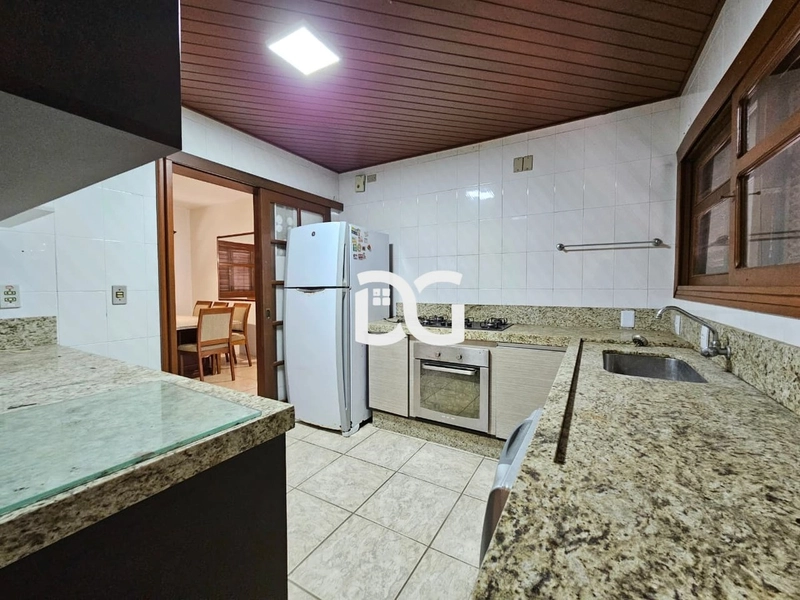 Residência espaçosa e aconchegante, ideal para quem busca conforto: 9ª foto da galeria de imagens do imóvel
