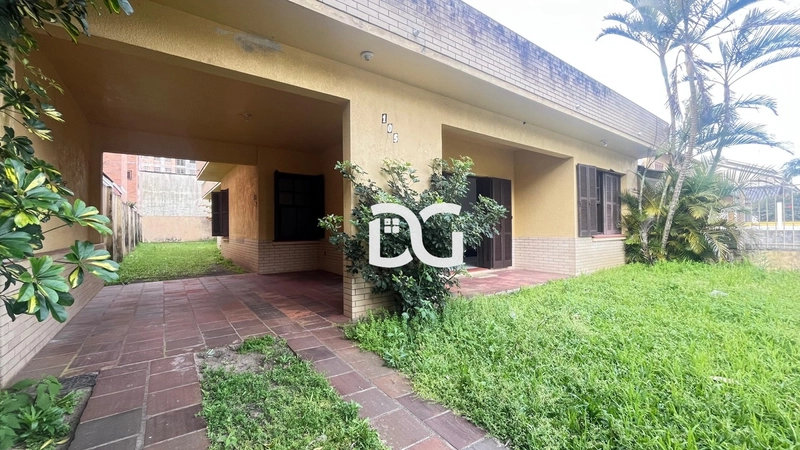 Casa ampla composta por 6 dormitórios: 1ª foto da galeria de imagens do imóvel