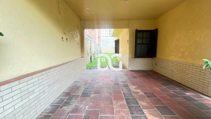 Casa ampla composta por 6 dormitórios: 18ª foto da galeria de imagens do imóvel
