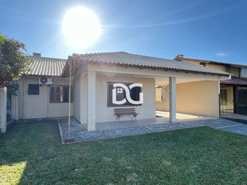 Casa em Avenida principal de Imbé: 2ª foto da galeria de imagens do imóvel