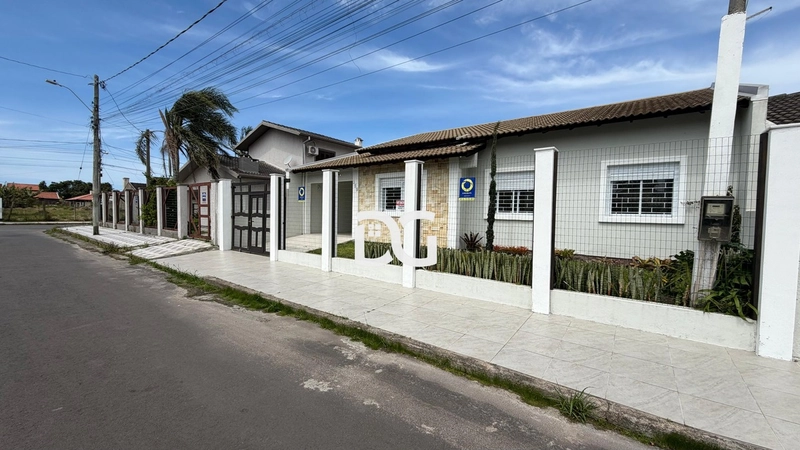 Casa composta por 3 dormitórios, sendo 1 suíte no centro: 3ª foto da galeria de imagens do imóvel