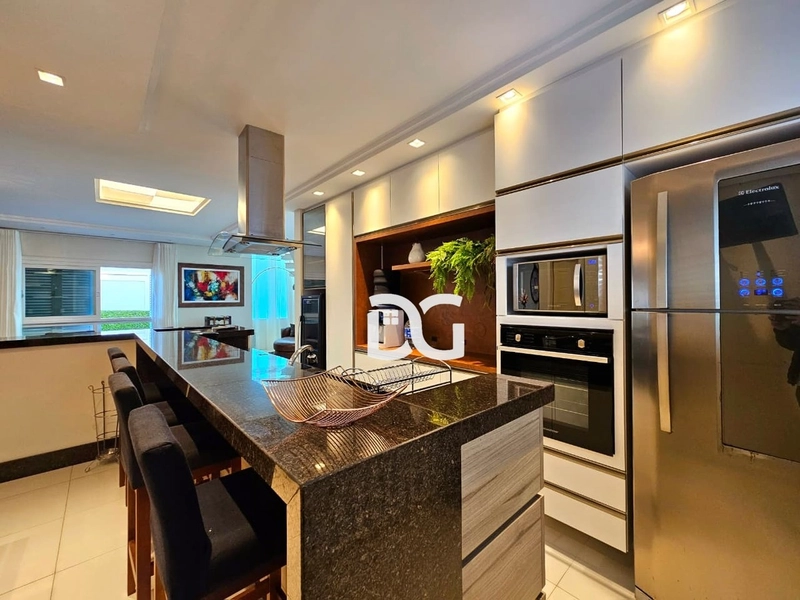 Casa impecável projetada para oferecer conforto e elegância. 4 dorm.: 12ª foto da galeria de imagens do imóvel