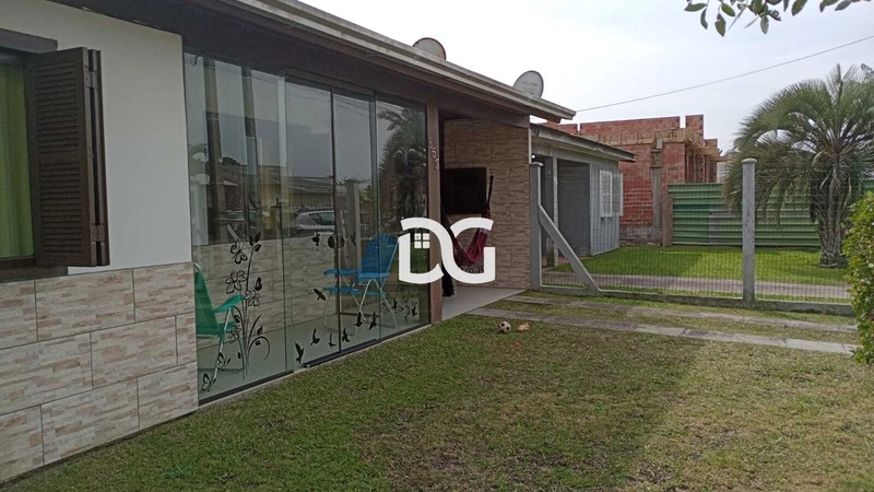 Casa aconchegante, composta por 2 dormitórios bem distribuídos: 2ª foto da galeria de imagens do imóvel