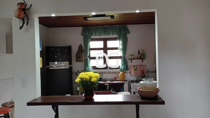 Casa aconchegante, composta por 2 dormitórios bem distribuídos: 5ª foto da galeria de imagens do imóvel