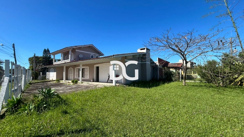 Ampla casa composta por 5 dormitórios, sendo 1 suíte: 2ª foto da galeria de imagens do imóvel