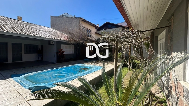 Casa ampla e bem distribuída, composta por 5 dormitórios: 2ª foto da galeria de imagens do imóvel
