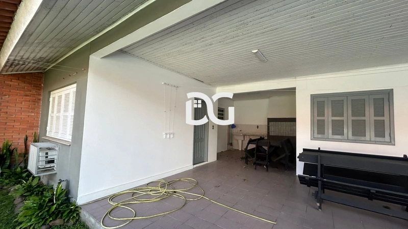 Casa ampla e bem distribuída, composta por 5 dormitórios: 6ª foto da galeria de imagens do imóvel