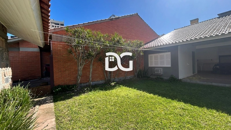 Casa ampla e bem distribuída, composta por 5 dormitórios: 4ª foto da galeria de imagens do imóvel