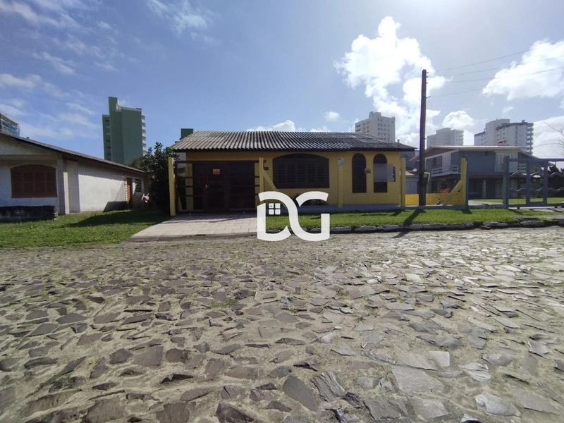 Casa para aluguel de temporada próxima ao mar: 1ª foto da galeria de imagens do imóvel