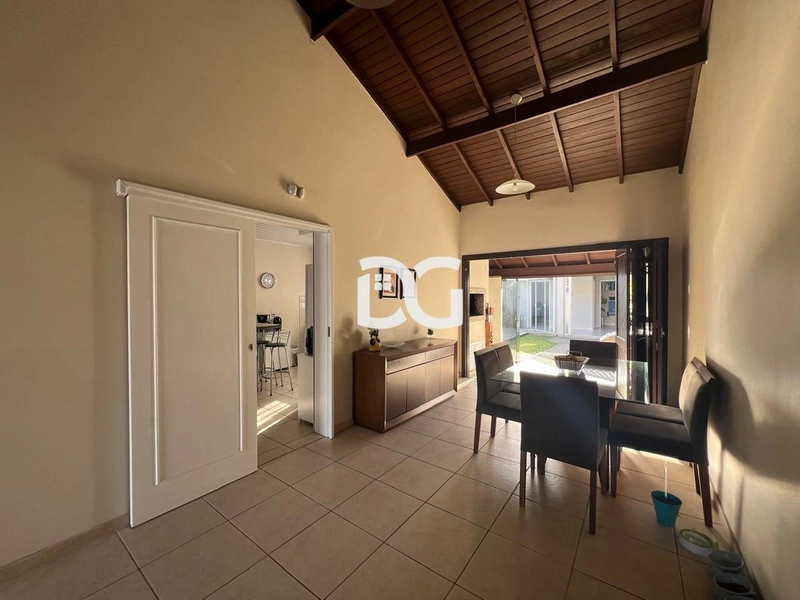 Excelente casa, ampla e bem localizada, ideal para quem busca conforto: 4ª foto da galeria de imagens do imóvel