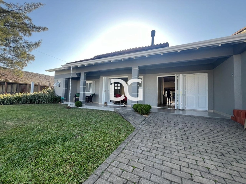 Excelente casa, ampla e bem localizada, ideal para quem busca conforto: 1ª foto da galeria de imagens do imóvel