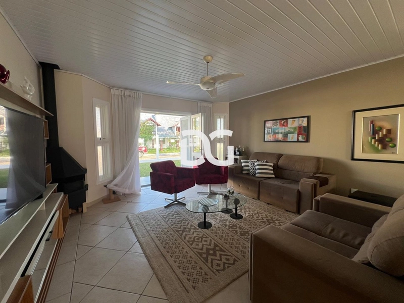 Excelente casa, ampla e bem localizada, ideal para quem busca conforto: 2ª foto da galeria de imagens do imóvel