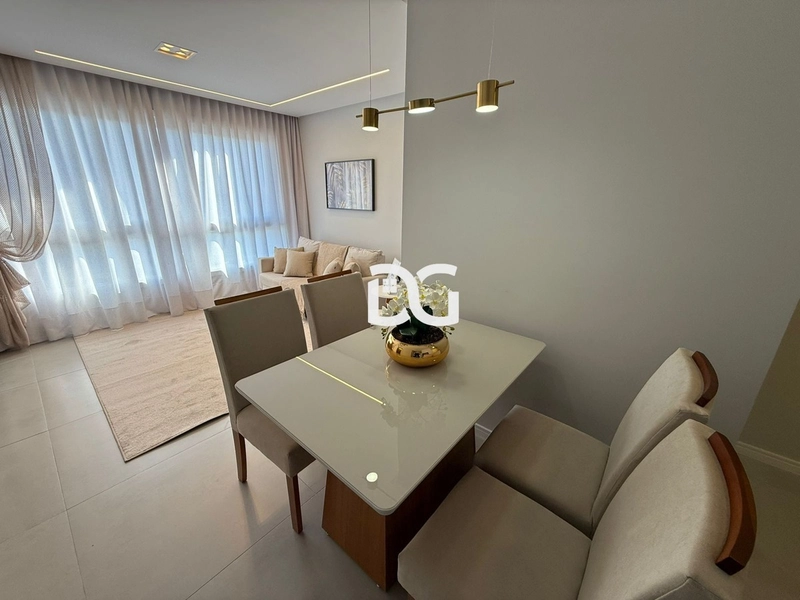 Apartamento mobiliado e decorado com excelente bom gosto: 3ª foto da galeria de imagens do imóvel