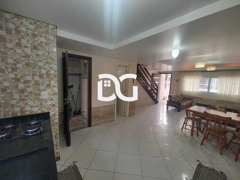 SOBRADO DUPLEX A PASSOS DO MAR EM TRAMANDAÍ: 5ª foto da galeria de imagens do imóvel