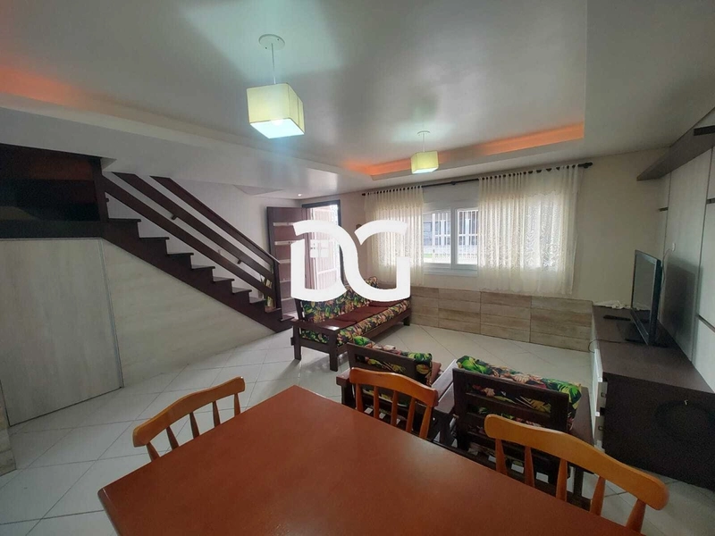 SOBRADO DUPLEX A PASSOS DO MAR EM TRAMANDAÍ: 1ª foto da galeria de imagens do imóvel