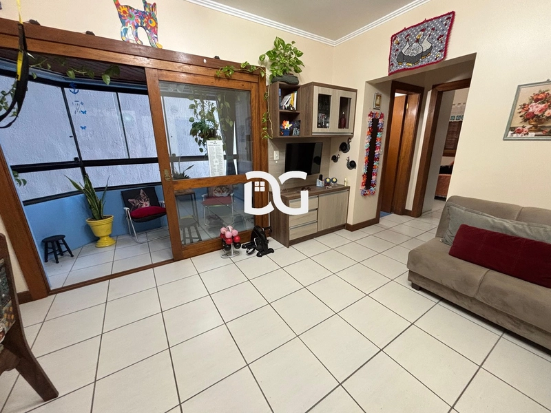 APARTAMENTO COM SACADA NO CENTRO DE TRAMANDAI: 1ª foto da galeria de imagens do imóvel