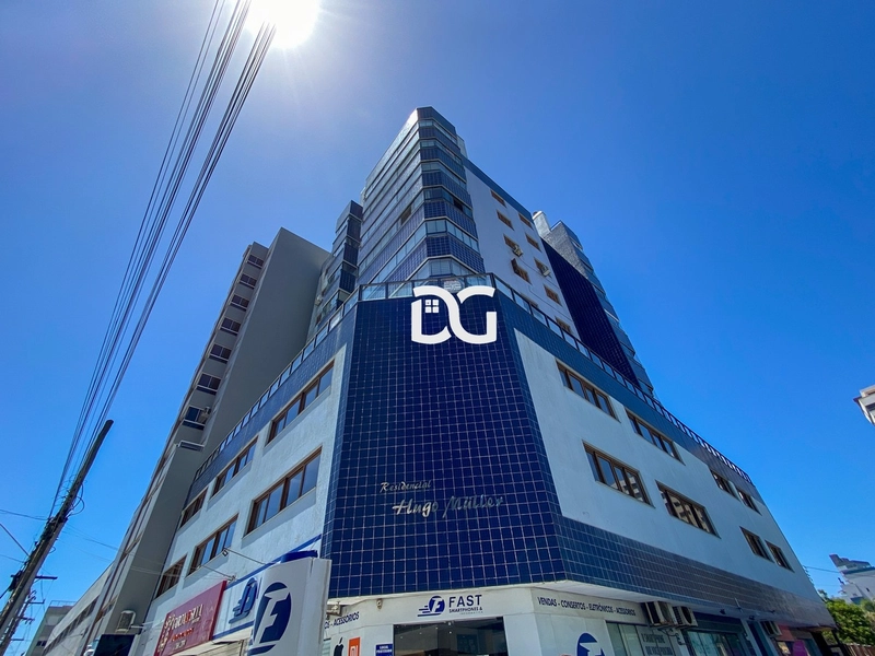 APARTAMENTO COM SACADA NO CENTRO DE TRAMANDAI