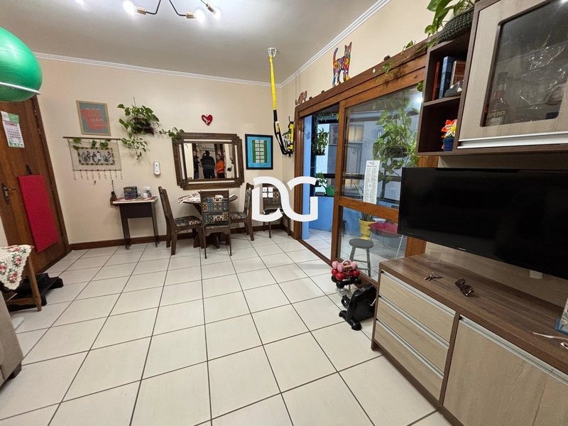 APARTAMENTO COM SACADA NO CENTRO DE TRAMANDAI: 2ª foto da galeria de imagens do imóvel