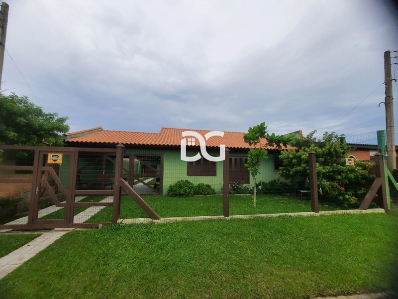 Casa aconchegante, ideal para quem busca conforto e praticidade.: 2ª foto da galeria de imagens do imóvel