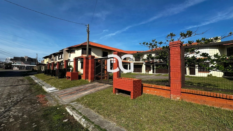 Lindo sobrado mobiliado, composto por 3 dormitórios a 1 quadra do mar: 2ª foto da galeria de imagens do imóvel