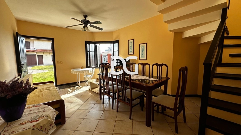 Lindo sobrado mobiliado, composto por 3 dormitórios a 1 quadra do mar: 8ª foto da galeria de imagens do imóvel