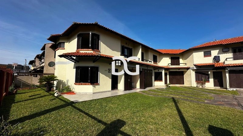 Lindo sobrado mobiliado, composto por 3 dormitórios a 1 quadra do mar